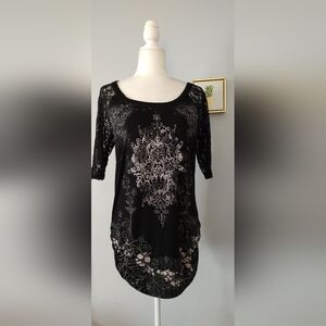B L U ET women Blouse  Color Black Short Sleeve Lace XL Good Condition